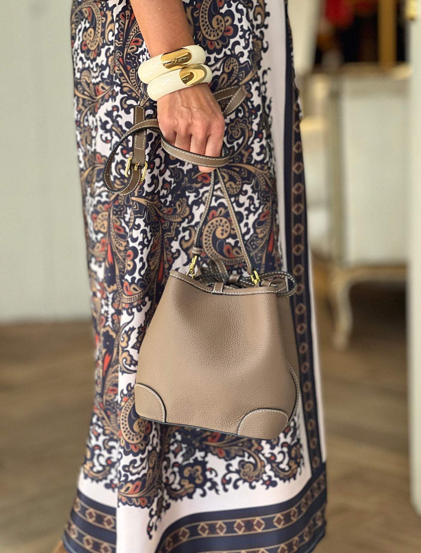 SAQUITO CHIC GRIS TAUPE